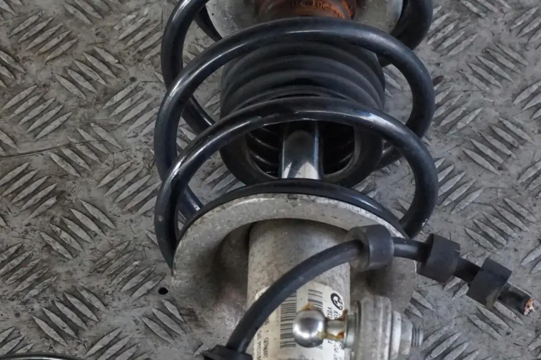 BMW E61 520d M47N2 Delantero Izquierdo Muelle Freno Suspensión Pata Buje Eje - SKU 6768795 - Número de pieza 6768795