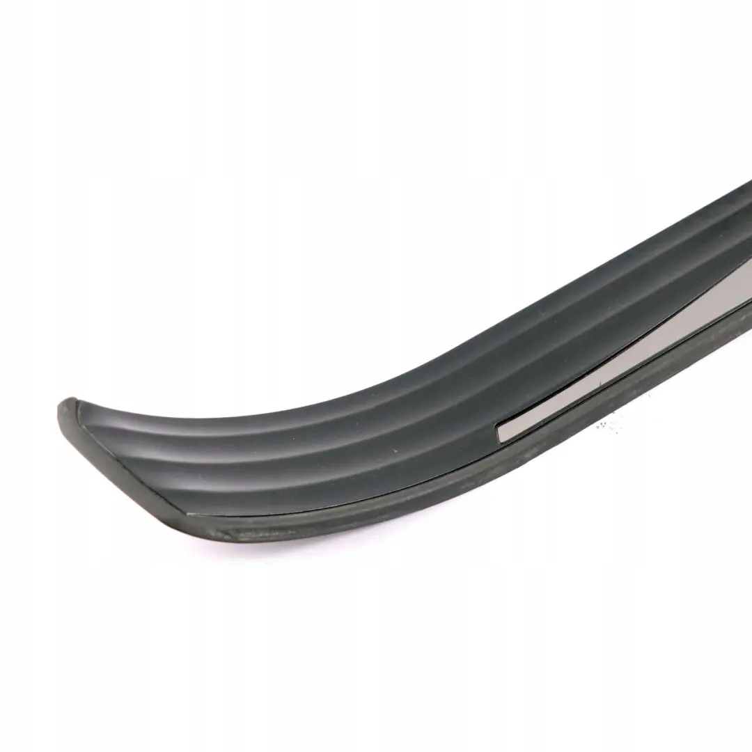 Delantera Derecha O / S Tapa De La Entrada Recortar Tira para BMW E60 E61 con número de pieza 7034304 BMW E60 E61 Delantera Derecha O / S Tapa De La Entrada Recortar Tira - SKU 7034304 - Número de pieza 7034304