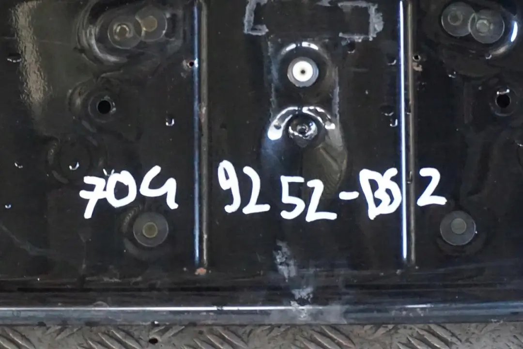 Klapa tylna tył black saphire do BMW 7 E65 E66 o numerze 7049252 BMW 7 E65 E66 Klapa tylna tył black saphire - SKU 7049252-BS2 - Numer Części 7049252