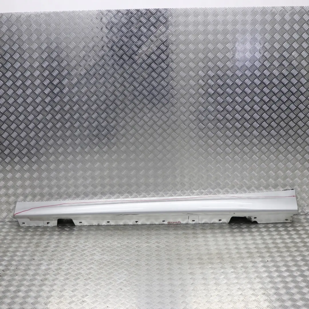 Sill Strip Faldon Lateral Izquierdo Titansilber Metallic 354 para BMW E90 E91 M Sport con número de pieza 0033441 BMW E90 E91 M Sport Sill Strip Faldon Lateral Izquierdo Titansilber Metallic 354 - SKU 0033441-TS - Número de pieza 0033441