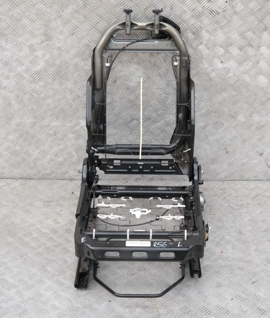 Cadre avec Mecanisme de Siege Gauche pour Mini R55 R56 R57 à propos du numéro de pièce 7335409 Mini R55 R56 R57 Cadre avec Mecanisme de Siege Gauche - SKU 7335409 - Numéro de pièce 7335409