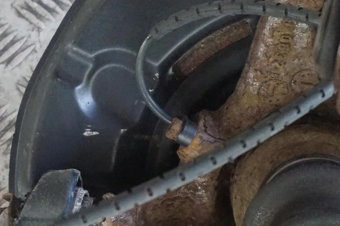 N45 Zwrotnica półoś lewa 116HP do BMW E87 116i o numerze 6774809 BMW E87 116i N45 Zwrotnica półoś lewa 116HP - SKU 6774809-7 - Numer Części 6774809