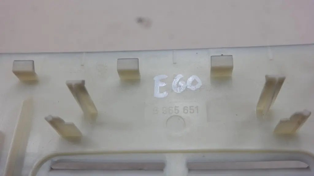 BMW E60 E61 Osłona kratka podsufitki tył szara - SKU 6965652 - Numer Części 6965651