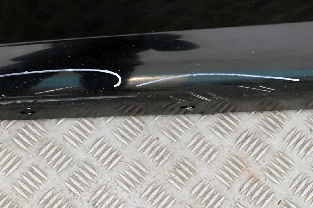 BMW E87 LCI M Sport Bas de Porte Couverture Seuil A Gauche Noir Saphir - SKU 0033557-BS - Numéro de pièce 33557