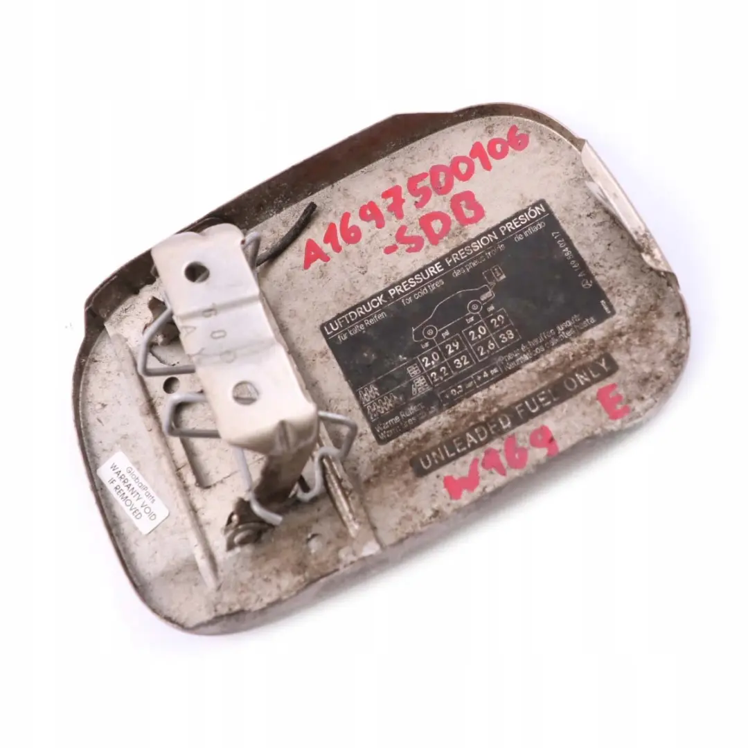 Klapka paliwa Sand Dune Beige do MERCEDES A W169 o numerze A1697500106 MERCEDES A W169 Klapka paliwa Sand Dune Beige - SKU A1697500106-SDB - Numer Części A1697500106