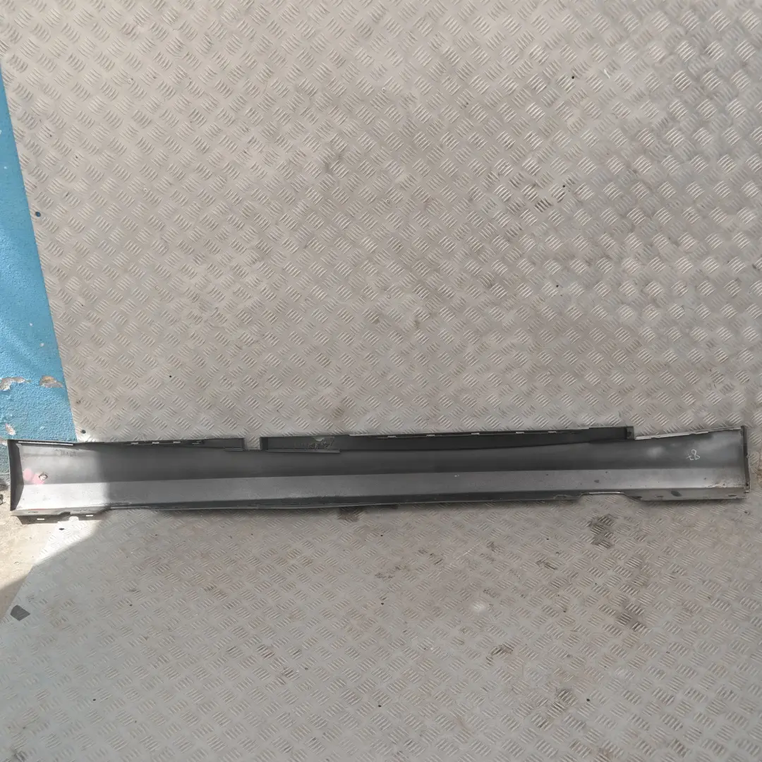 Faldon lateral izquierdo Titansilber Plata 354 para BMW 13 E87N LCI con número de pieza 36145 BMW 13 E87N LCI Faldon lateral izquierdo Titansilber Plata 354 - SKU 0036145-TS13 - Número de pieza 36145