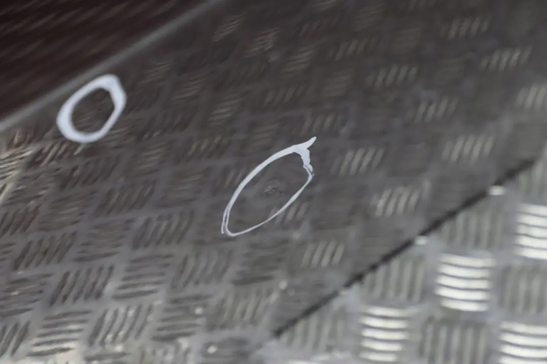 Porta Anteriore Destra Rosso Barbera Rosso Metallizzato - A39 per BMW E65 E66 con numero di parte 7202082 BMW E65 E66 Porta Anteriore Destra Rosso Barbera Rosso Metallizzato - A39 - SKU 7202082-BAR - Numero di parte 7202082