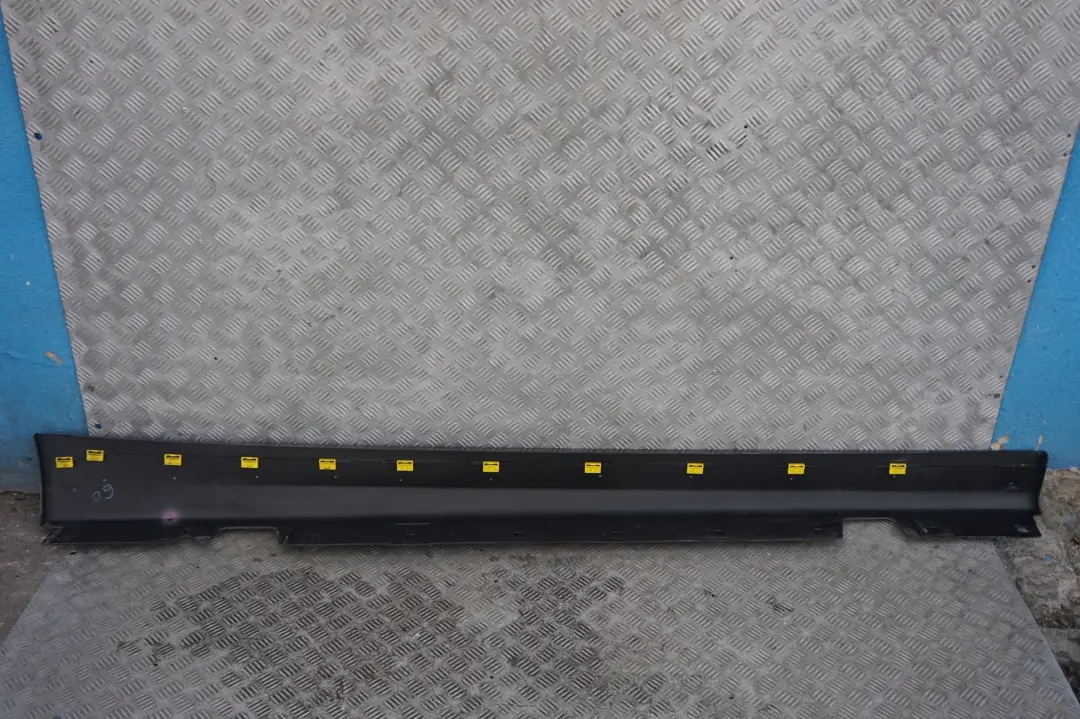 Faldón lateral izquierdo Schwarz Negro 2 - 668 para BMW SERIE 3 7 E90 E91 con número de pieza 32951 BMW SERIE 3 7 E90 E91 Faldón lateral izquierdo Schwarz Negro 2 - 668 - SKU 0032951-SCH7 - Número de pieza 32951