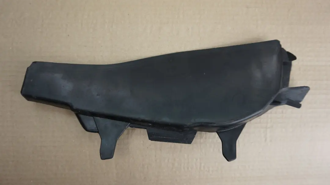 Parrilla Delantera Cubre Parabrisas Delantero Derecho para BMW E46 con número de pieza 8208480 BMW E46 Parrilla Delantera Cubre Parabrisas Delantero Derecho - SKU 8208480 - Número de pieza 8208480