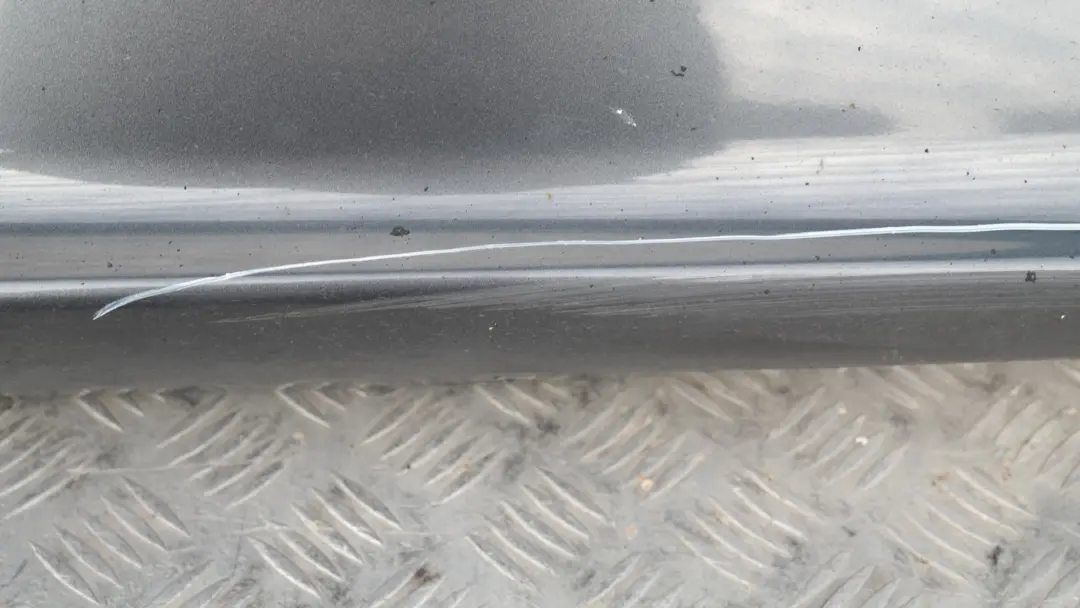 Bas de Porte Couverture Seuil Droite Mousseux Graphite pour BMW E87 à propos du numéro de pièce 51770032948 BMW E87 Bas de Porte Couverture Seuil Droite Mousseux Graphite - SKU 0032948-SG6 - Numéro de pièce 51770032948