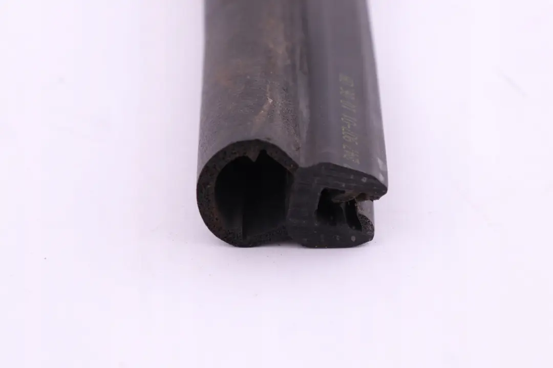 Uszczelka maski silnika do BMW F20 F21 o numerze 7247907 BMW F20 F21 Uszczelka maski silnika - SKU 7247907 - Numer Części 7247907