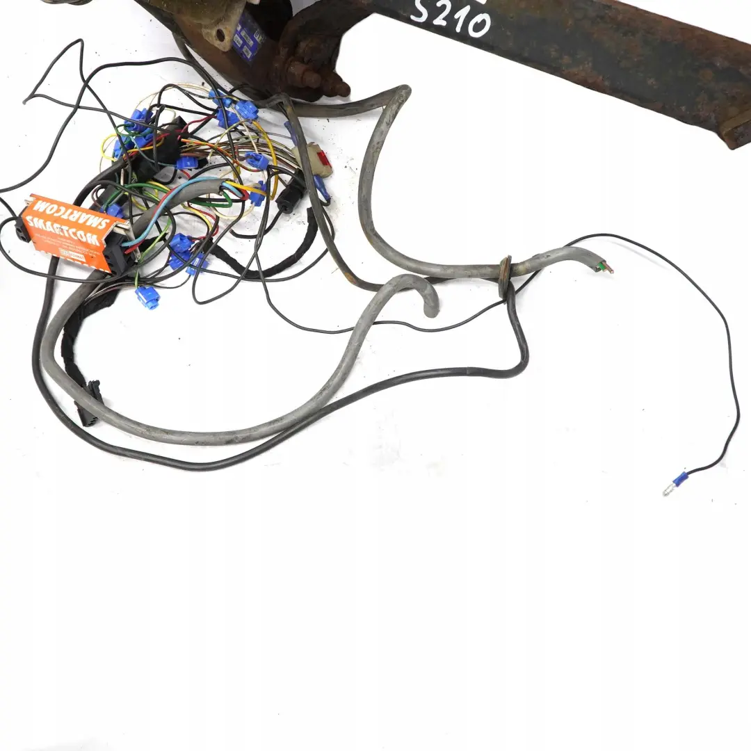 Hak holowniczy do MERCEDES E W210 KOMBI o numerze A2103100495 MERCEDES E W210 KOMBI Hak holowniczy - SKU A2103100495 - Numer Części A2103100495