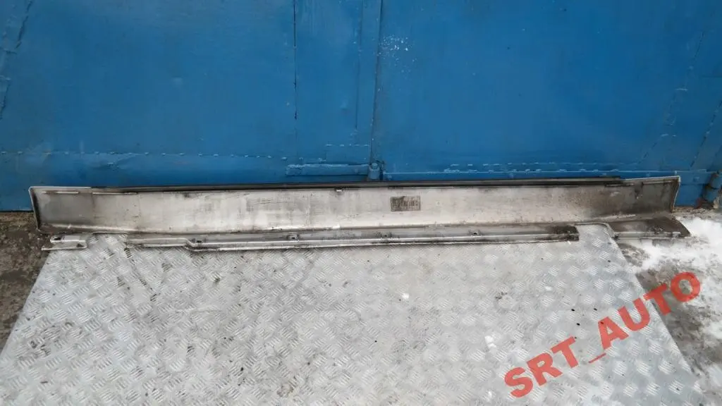BMW E65 Door Sill Cover Skirt Left Titansilber Titan Silver - SKU 0140037-TS - Número de pieza 0140037-TS