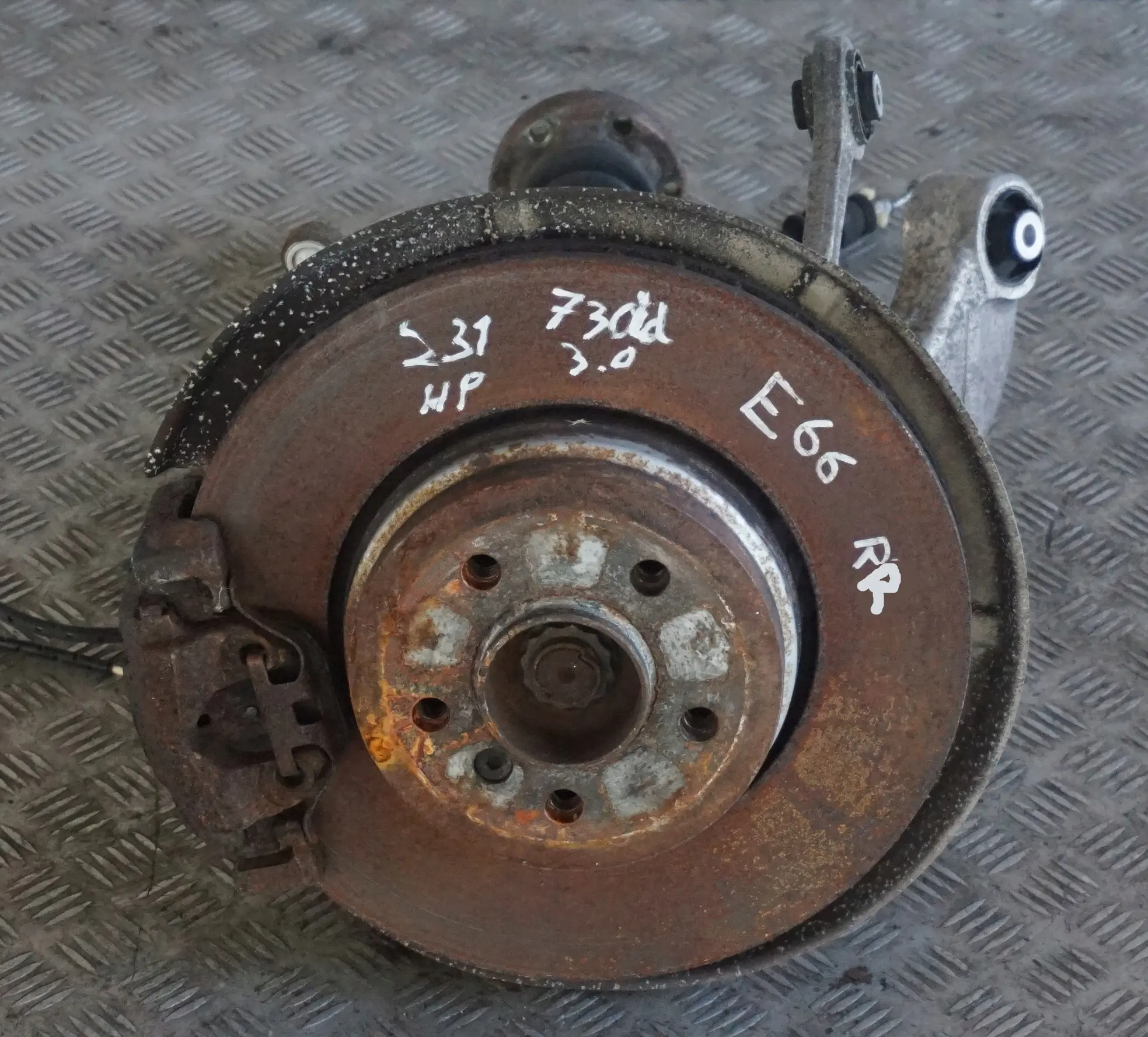 BMW 7 Series E66 730Ld M57N2 Rear Right O/S Leg Brake Disc Axle Suspension