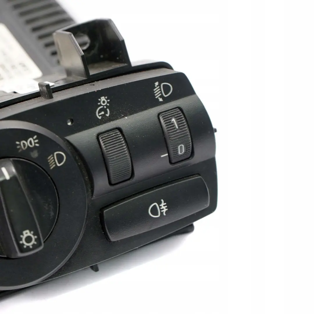 Boitier de Commande Lumiere 6131 pour BMW Z4 E85 à propos du numéro de pièce 6953036 BMW Z4 E85 Boitier de Commande Lumiere 6131 - SKU 6953036 - Numéro de pièce 6953036