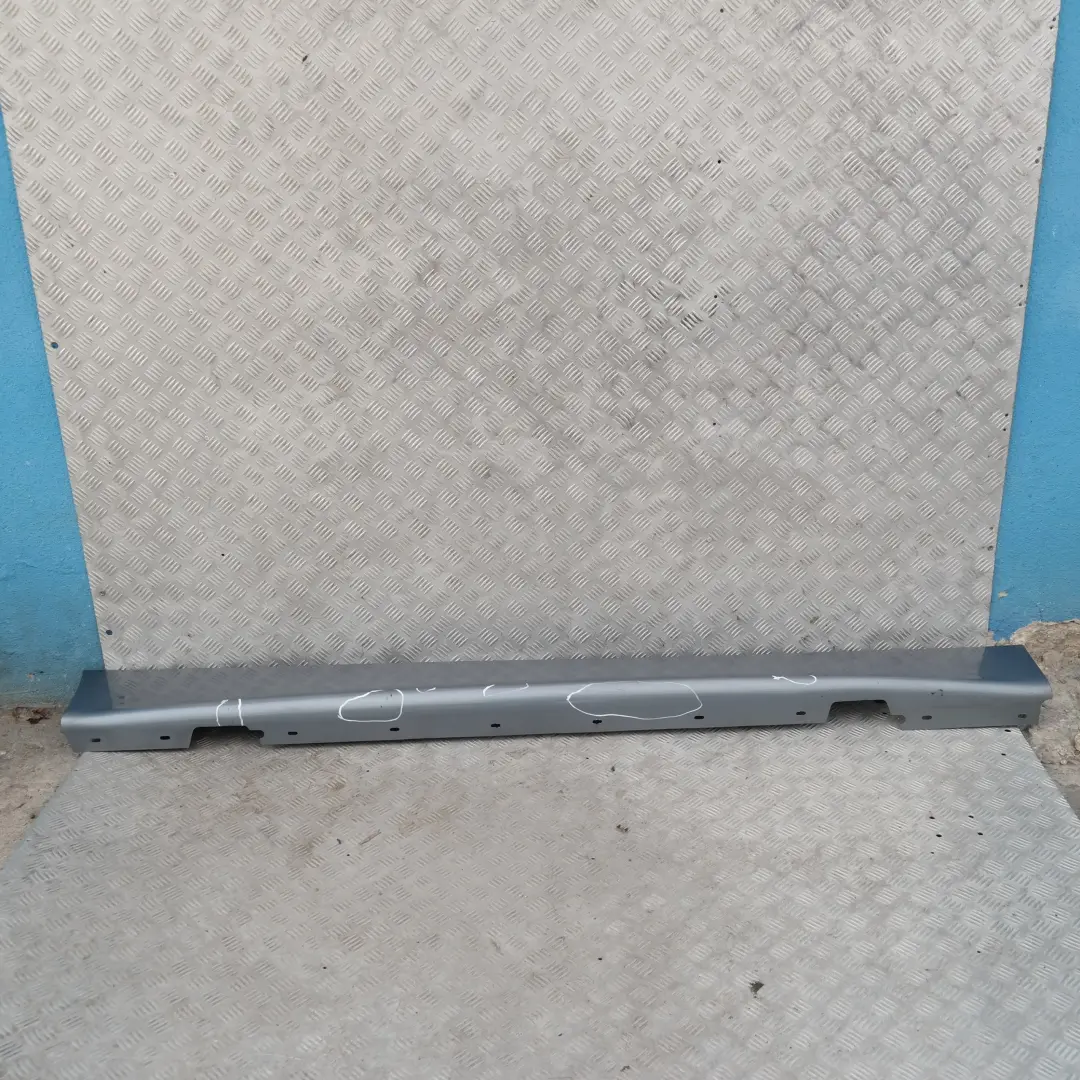 Listello Portiera Apertura Gonne Destra Quarzo-Blu per BMW E87 con numero di parte 32948 BMW E87 Listello Portiera Apertura Gonne Destra Quarzo-Blu - SKU 0032948-QB15 - Numero di parte 32948