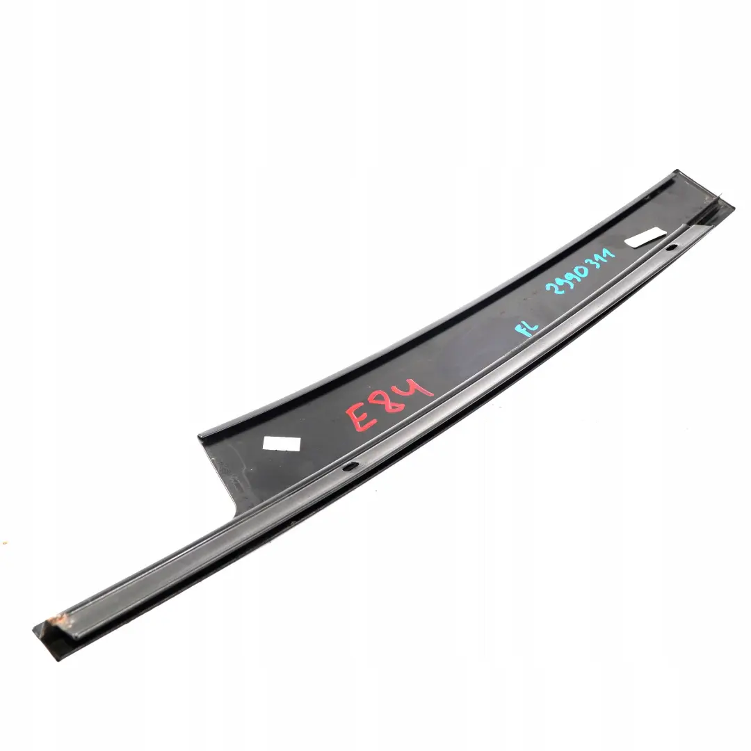 Embellecedor Puerta Pilar B Moldura Ventana Delantera Izquierda para BMW X1 E84 con número de pieza 2990311 BMW X1 E84 Embellecedor Puerta Pilar B Moldura Ventana Delantera Izquierda - SKU 2990311 - Número de pieza 2990311