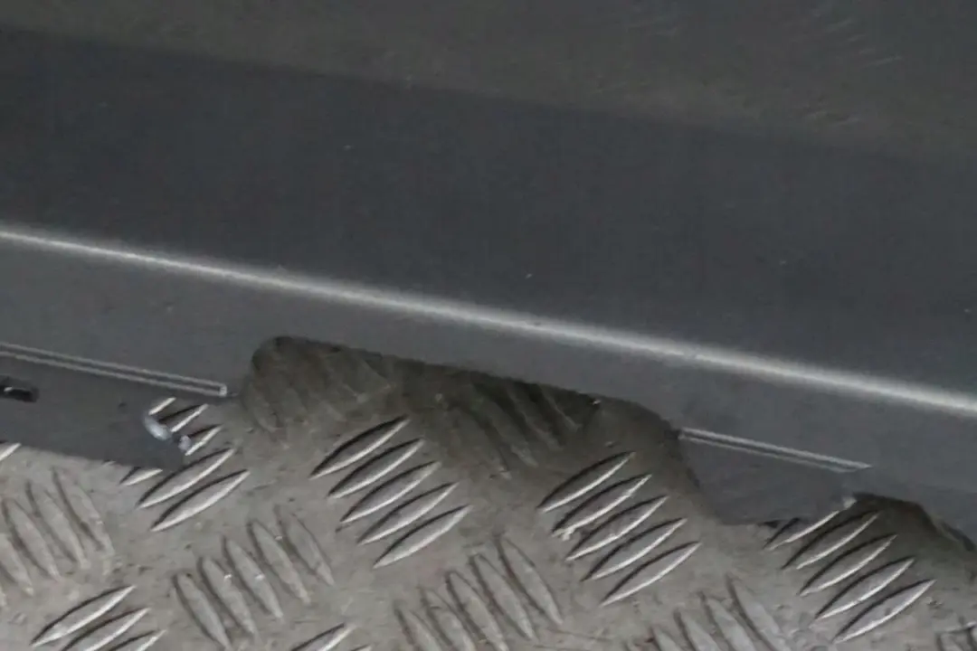 Nakładka listwa próg lewy Spacegrau do BMW 1 E81 E82 o numerze 0036143 BMW 1 E81 E82 Nakładka listwa próg lewy Spacegrau - SKU 0036143-SCG - Numer Części 0036143