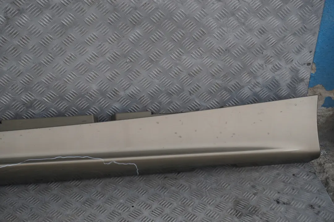 Listello Portiera Apertura Gonna SX Sonora Metallizzato per BMW E87 con numero di parte 51770032949 BMW E87 Listello Portiera Apertura Gonna SX Sonora Metallizzato - SKU 0032949-SON4 - Numero di parte 51770032949