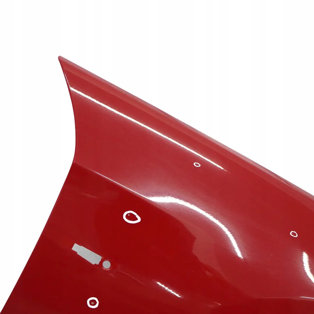 BMW E90 E91 Rivestimento Laterale Parafango Ant. Dx Rosso-Cremisi Karmesin Rosso - SKU 7135680-KAR1 - Numero di parte 7135680