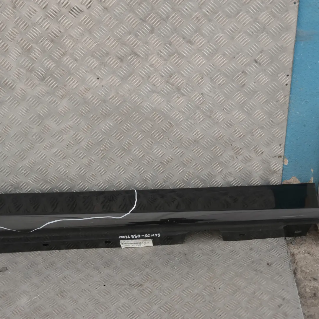 listwa nakładka próg prawy schwarz II 668 do BMW E90 o numerze 32950 BMW E90 listwa nakładka próg prawy schwarz II 668 - SKU 0032950-SCH15 - Numer Części 32950
