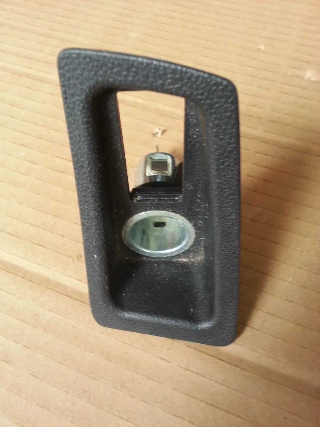 Gniazdo panel zapalniczka BMW E87 7132050 SCHWARZ do o numerze 51167132049 Gniazdo panel zapalniczka BMW E87 7132050 SCHWARZ - SKU 7132049 - Numer Części 51167132049