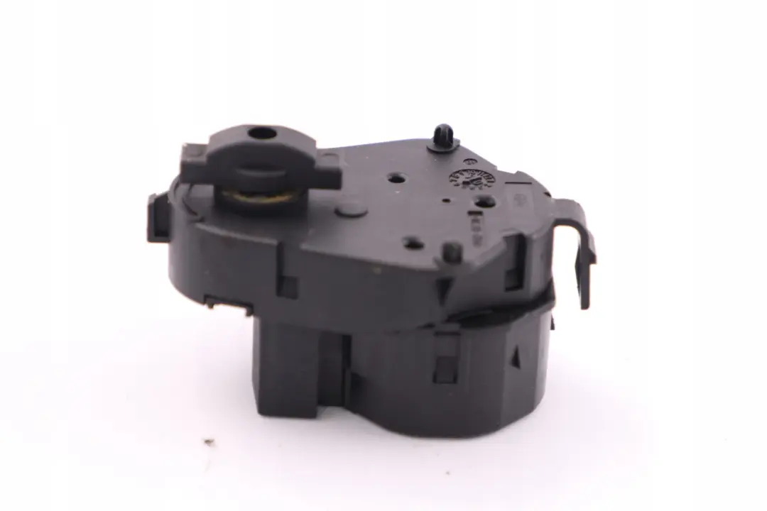 Left Footwell Flap Actuator to BMW 5 6 Series E60 E61 E63 E64 with Part number 6942993 BMW 5 6 Series E60 E61 E63 E64 Left Footwell Flap Actuator - SKU 6942993 - Part number 6942993