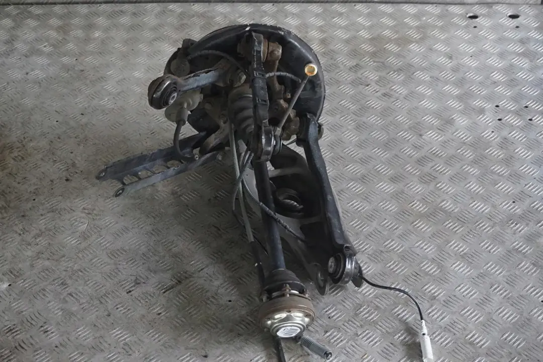 N43 129PS Abtriebswelle Schwenklager Bremssattel Hinten Rechts für BMW 1 E87 118i mit Teilenummer 6774810 BMW 1 E87 118i N43 129PS Abtriebswelle Schwenklager Bremssattel Hinten Rechts - SKU 6774810-26 - Teilenummer 6774810