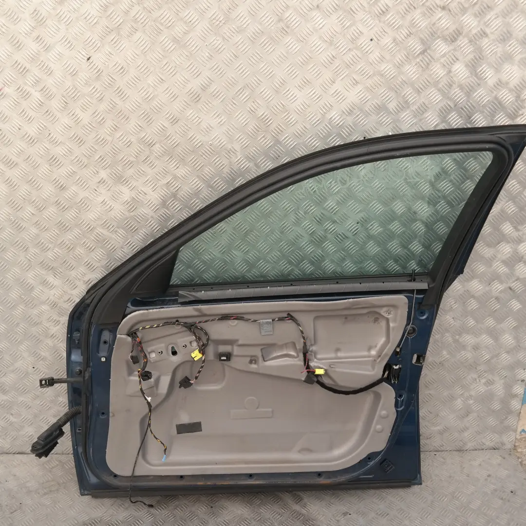 Drzwi prawe przednie mysticblau A07 do BMW E60 E61 o numerze 7202340 BMW E60 E61 Drzwi prawe przednie mysticblau A07 - SKU 7202340-MYS - Numer Części 7202340