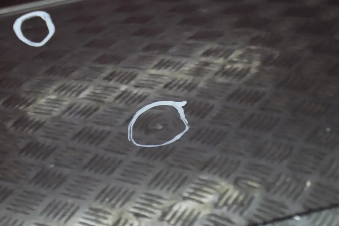 Puerta Delantera Derecha Barberarot Barbera Rojo - A39 para BMW E65 E66 con número de pieza 7202082 BMW E65 E66 Puerta Delantera Derecha Barberarot Barbera Rojo - A39 - SKU 7202082-BAR - Número de pieza 7202082