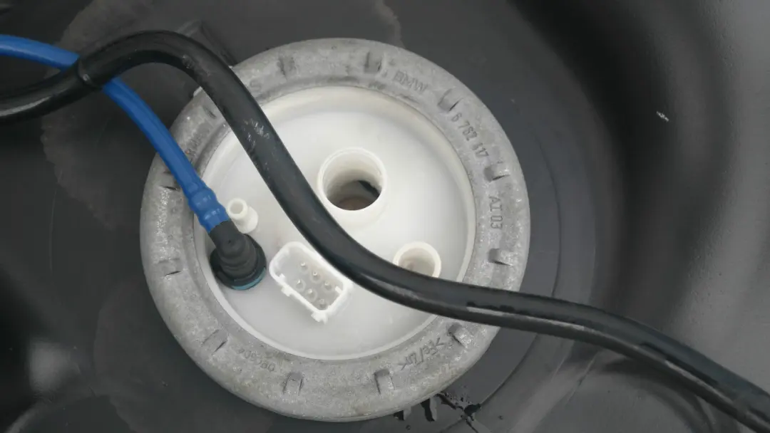 BMW X3 Series E83 E83N LCI Complete Fuel Tank Petrol N46 M54 - SKU 7194746 - Part number 16117194746