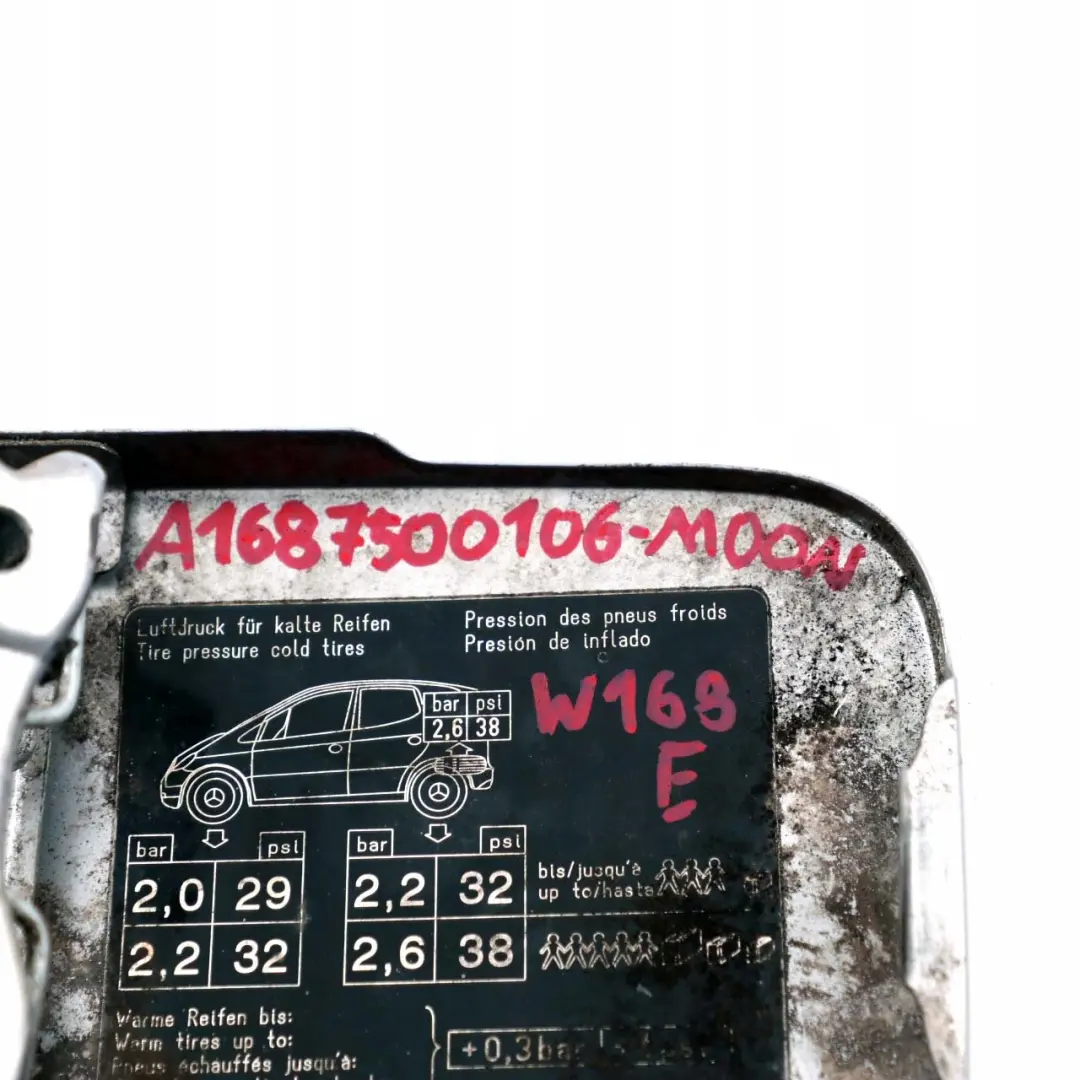 Benz a Class W168 Sportellino Serbatoio Tappo Moonlight Argento - 706 per Mercedes con numero di parte A1687500106 Mercedes Benz a Class W168 Sportellino Serbatoio Tappo Moonlight Argento - 706 - SKU A1687500106-MOON - Numero di parte A1687500106