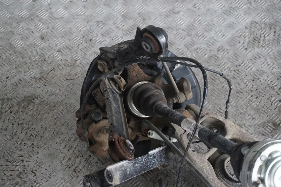 N47 Abtriebswelle Schwenklager Hinten Rechts für BMW 1 er E81 118d mit Teilenummer 6774810 BMW 1 er E81 118d N47 Abtriebswelle Schwenklager Hinten Rechts - SKU 6774810-23 - Teilenummer 6774810