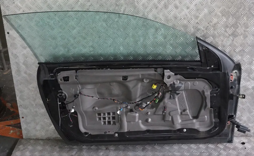 GenuineBMW E63 E64 Puerta Delantera Izquierda Negro Zafiro Metalico - 475 para con número de pieza 7202075 GenuineBMW E63 E64 Puerta Delantera Izquierda Negro Zafiro Metalico - 475 - SKU 7202075-BS - Número de pieza 7202075