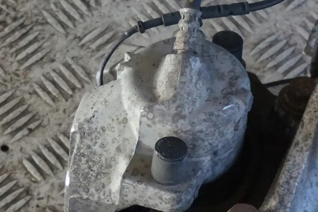 N53 Frente Izquierda Primavera Strut Pierna Suspension Hub para BMW E92 325i con número de pieza 6785589 BMW E92 325i N53 Frente Izquierda Primavera Strut Pierna Suspension Hub - SKU 6785589-2 - Número de pieza 6785589