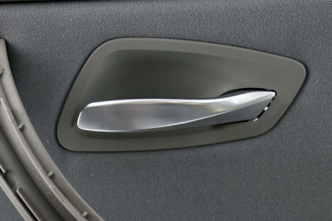 Garniture de Porte Arriere Droite Cuir Dakota Gris 7217582 pour BMW E90 à propos du numéro de pièce 9152362 BMW E90 Garniture de Porte Arriere Droite Cuir Dakota Gris 7217582 - SKU 9152362 - Numéro de pièce 9152362