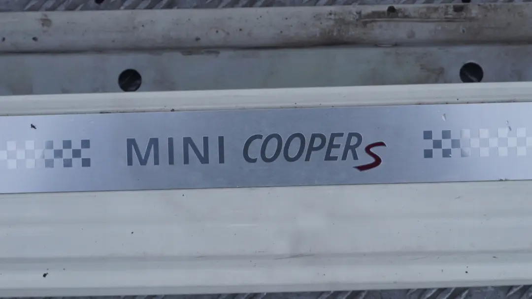 *BMW Mini Cooper R56 R57 7 Abdeckung Schweller Rechts Pepper White Weiss für mit Teilenummer 0430300 *BMW Mini Cooper R56 R57 7 Abdeckung Schweller Rechts Pepper White Weiss - SKU 0430300-PW - Teilenummer 0430300