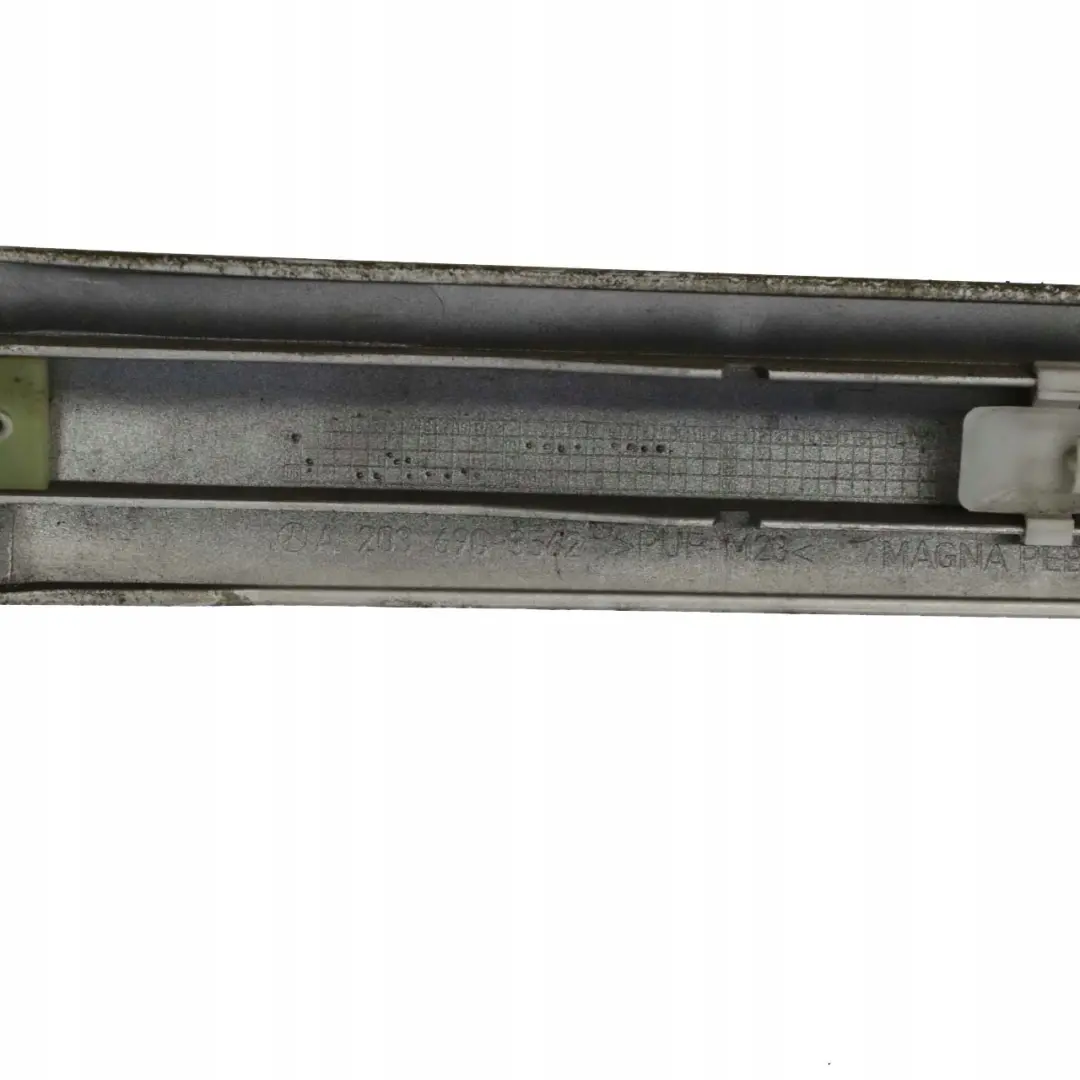 Puerta Delantera Izquierda Banda De Moldura Plata Brillante 744 para Mercedes CL203 con número de pieza A2036902982 Mercedes CL203 Puerta Delantera Izquierda Banda De Moldura Plata Brillante 744 - SKU A2036902982-BS - Número de pieza A2036902982