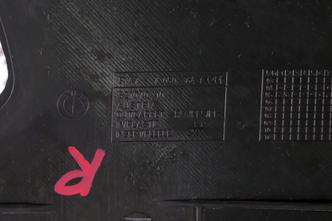 Cubierta Derecha Carcasa Maletero Gris para BMW E61 LCI con número de pieza 7050364 BMW E61 LCI Cubierta Derecha Carcasa Maletero Gris - SKU 7050364-3 - Número de pieza 7050364