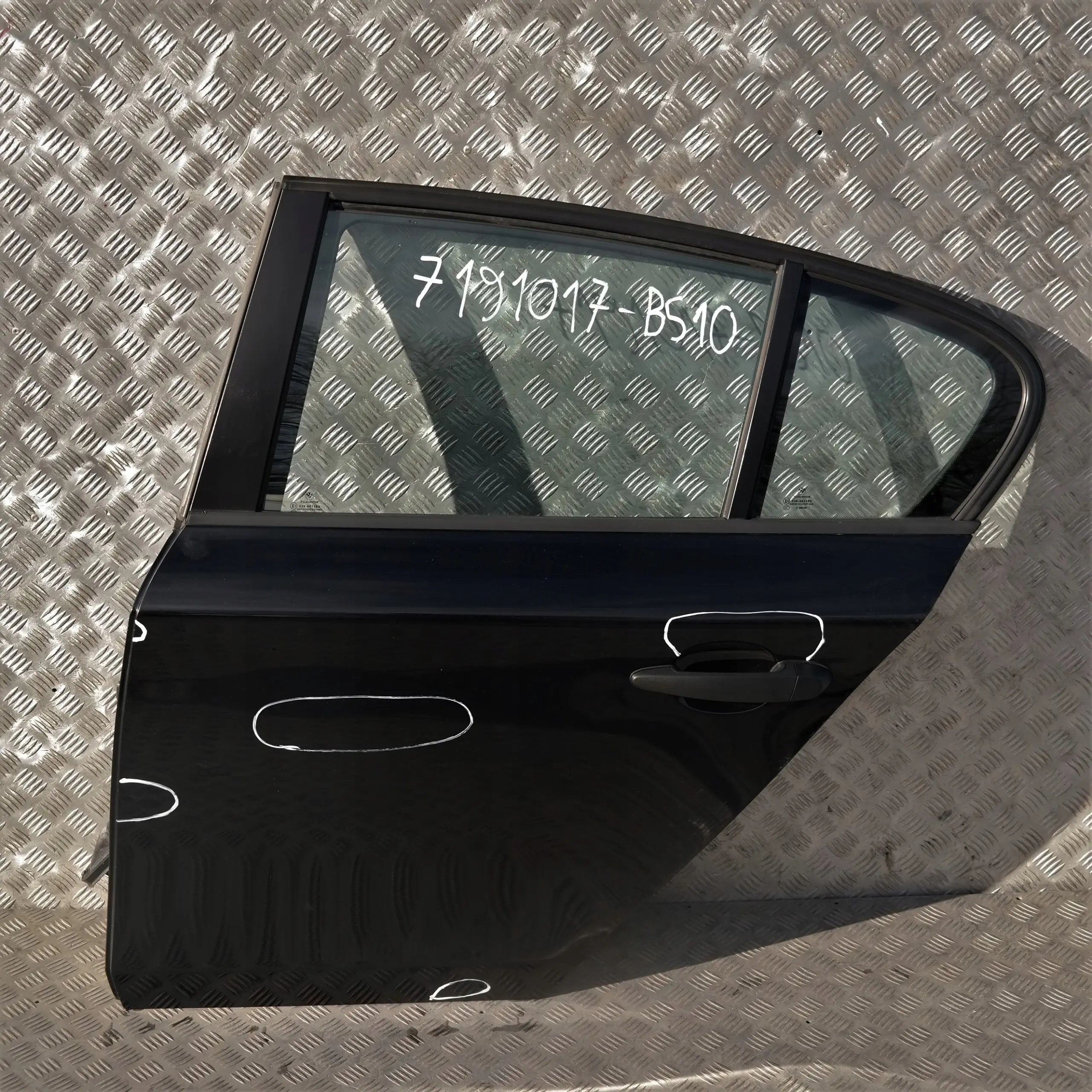 BMW0 E87 Porta posteriore sinistra Black Sapphire Metallic - 475