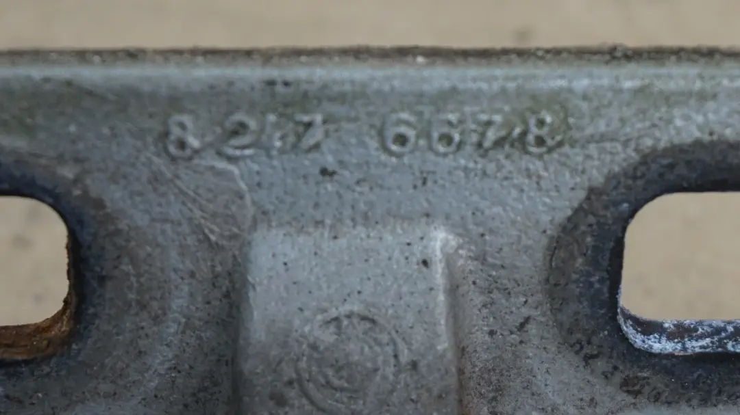 Boot Trunk Lid Left Upper Hinge Graugruen 442 Grey Green para BMW E53 con número de pieza 7006121 BMW E53 Boot Trunk Lid Left Upper Hinge Graugruen 442 Grey Green - SKU 8247667-GG - Número de pieza 7006121