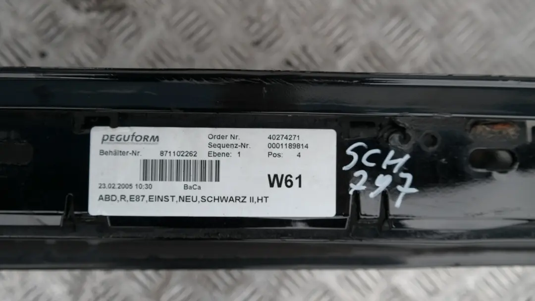 Listello portiera Apertura Gonna dx Nero 2 per BMW er E87 con numero di parte 51770032948 BMW er E87 Listello portiera Apertura Gonna dx Nero 2 - SKU 0032948-SCH3 - Numero di parte 51770032948
