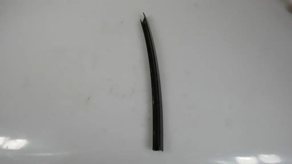 Window guide web cover rear left N/S High Gloss to BMW 1 Series e87 with Part number 7156451 BMW 1 Series e87 Window guide web cover rear left N/S High Gloss - SKU 7156451 - Part number 7156451