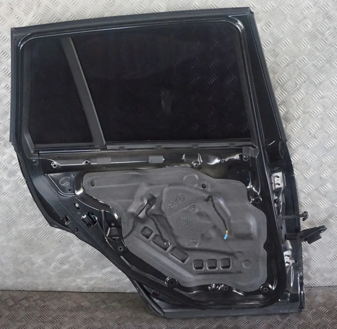Drzwi lewe tylne tył black saphire do BMW E83 X3 o numerze 3449337 BMW E83 X3 Drzwi lewe tylne tył black saphire - SKU 3449337-BS3 - Numer Części 3449337