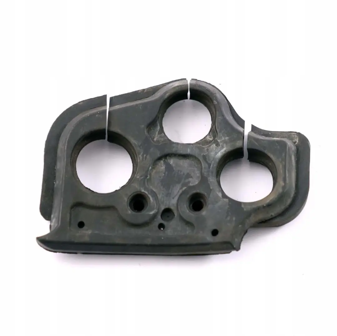 Junta Pasacables Aire Acondicionado Bomba De Agua para BMW E60 E61 E63 E64 con número de pieza 6915171 BMW E60 E61 E63 E64 Junta Pasacables Aire Acondicionado Bomba De Agua - SKU 6915171 - Número de pieza 6915171