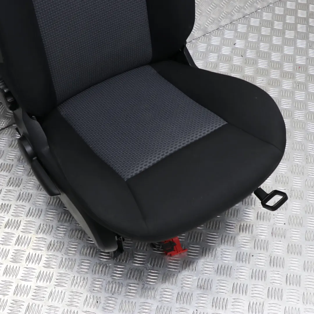  Mercedes-Benz W169 Tissu avant Droit Siege Noir / Anthracite - SKU A1699100047 - Numéro de pièce A1699100047