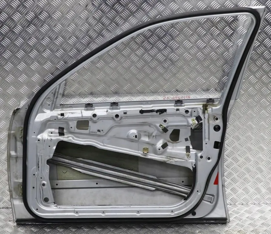 BMW E39 Limousine Touring Porte avant Gauche Arctique Argent Metallise - 309 - SKU 8216818-AS - Numéro de pièce 8216818