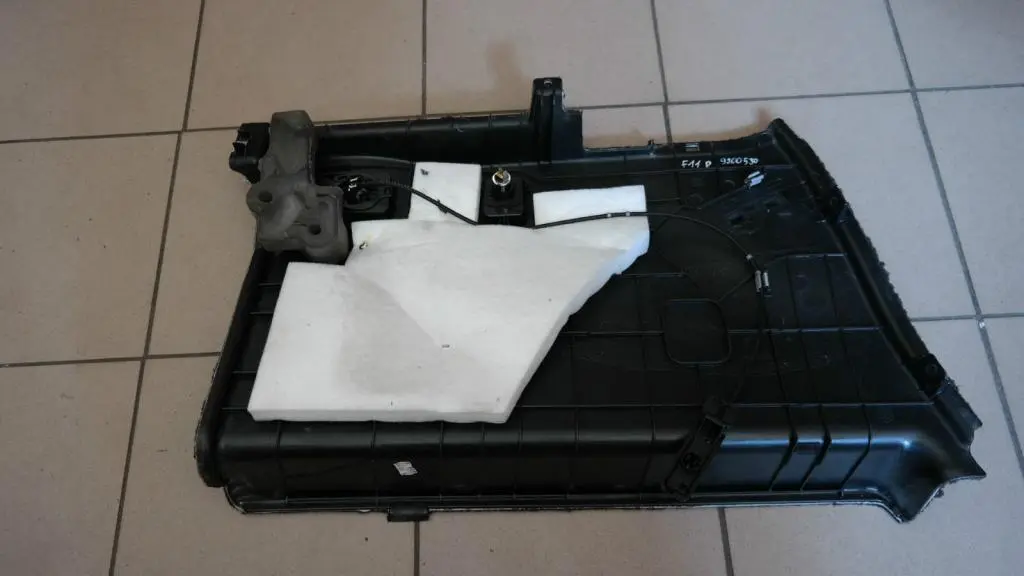 Boot Trunk Trim Side Panel Right O/S Luggage Black to BMW 5 Series F11 with Part number 9200530 BMW 5 Series F11 Boot Trunk Trim Side Panel Right O/S Luggage Black - SKU 9200530 - Part number 9200530