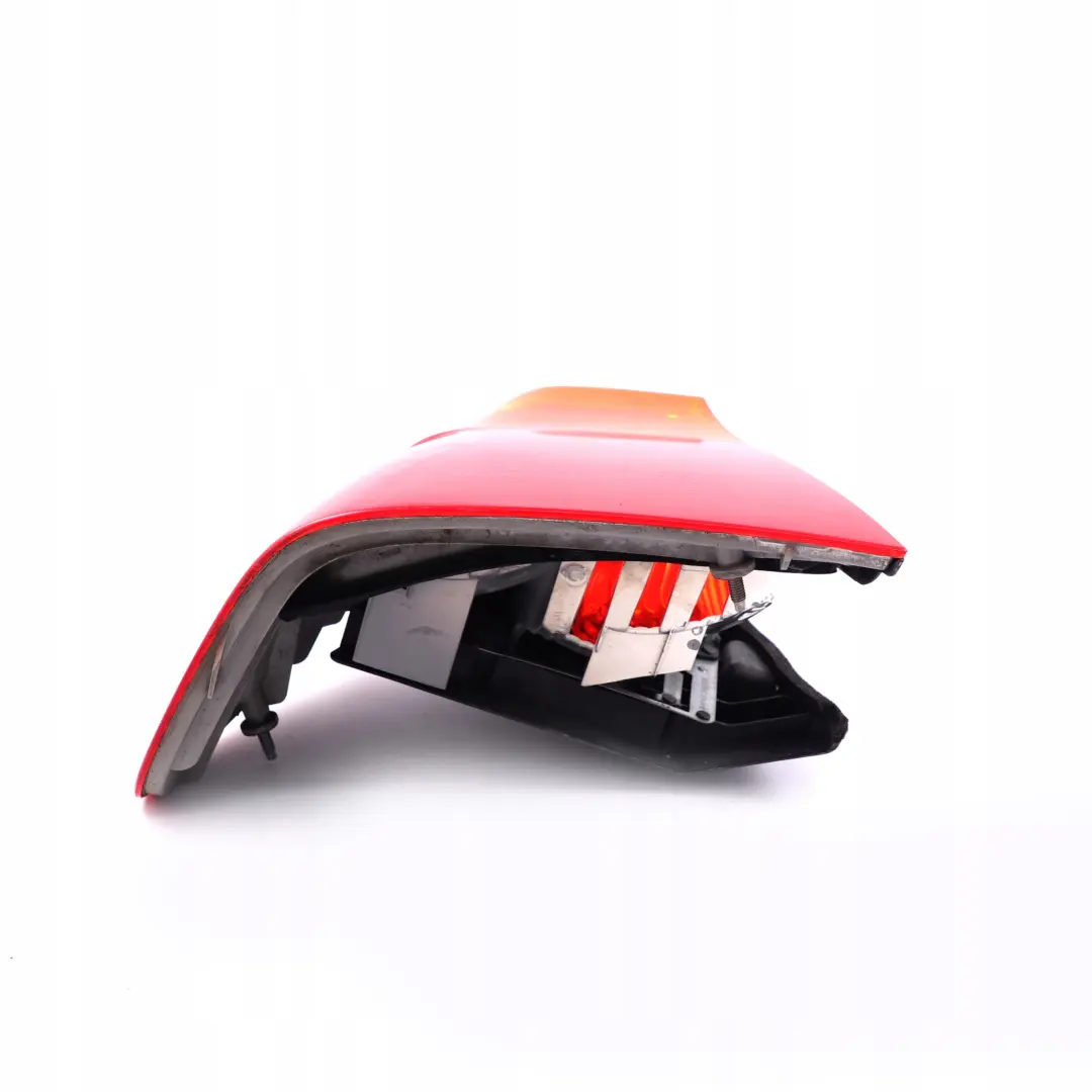 Berline Feu Arriere Panneau Laterale a Gauche Blanc pour BMW E46 à propos du numéro de pièce 8364921 BMW E46 Berline Feu Arriere Panneau Laterale a Gauche Blanc - SKU 8364921 - Numéro de pièce 8364921