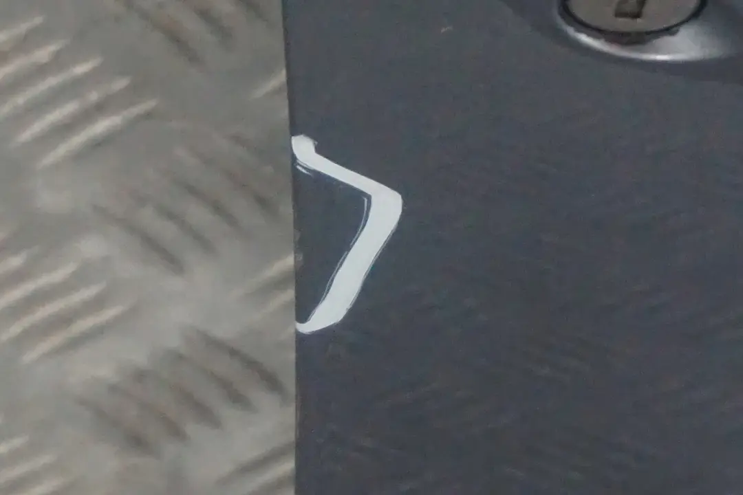 Reihe E87 Tür vorne rechts Quarzblau Quarz Blau Metallic - A18 für BMW 1 mit Teilenummer 7191012 BMW 1 Reihe E87 Tür vorne rechts Quarzblau Quarz Blau Metallic - A18 - SKU 7191012-QB19 - Teilenummer 7191012